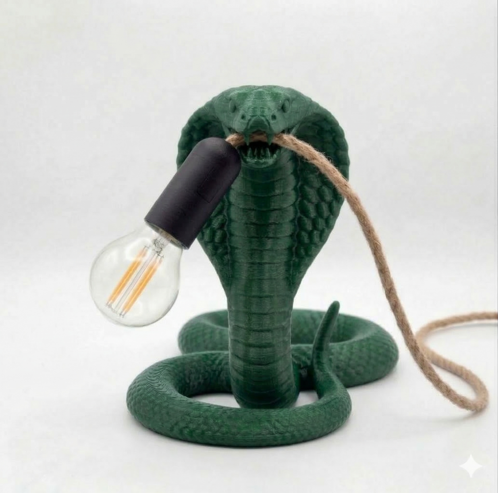 Cobra Strike Light: Lampada di Design in Stampa 3D –L= 24cm