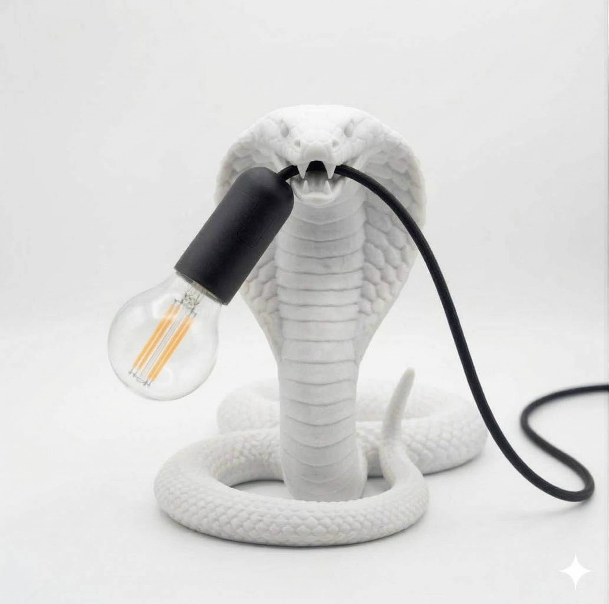 Cobra Strike Light: Lampada di Design in Stampa 3D –L= 24cm